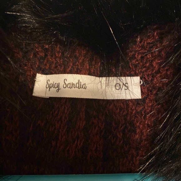 Shawl/shoulder wrap! OS. Great for holiday parties! - Picture 4 of 5